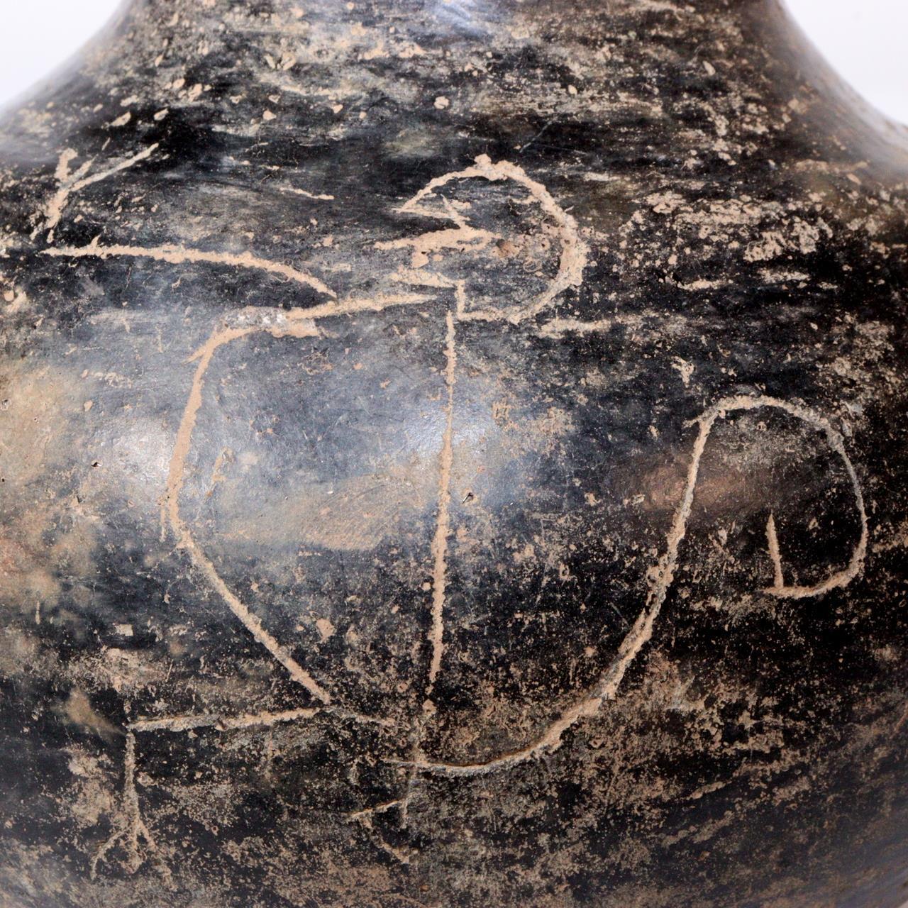 Pre-Inca South American Pottery with Unique Line Engraving vase Jar Antique MV13