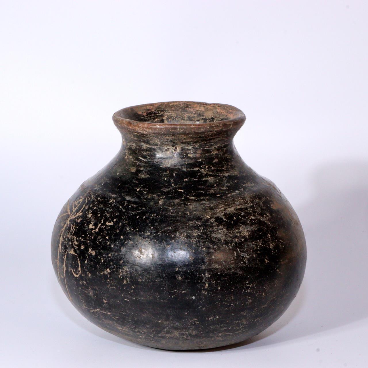 Pre-Inca South American Pottery with Unique Line Engraving vase Jar Antique MV13