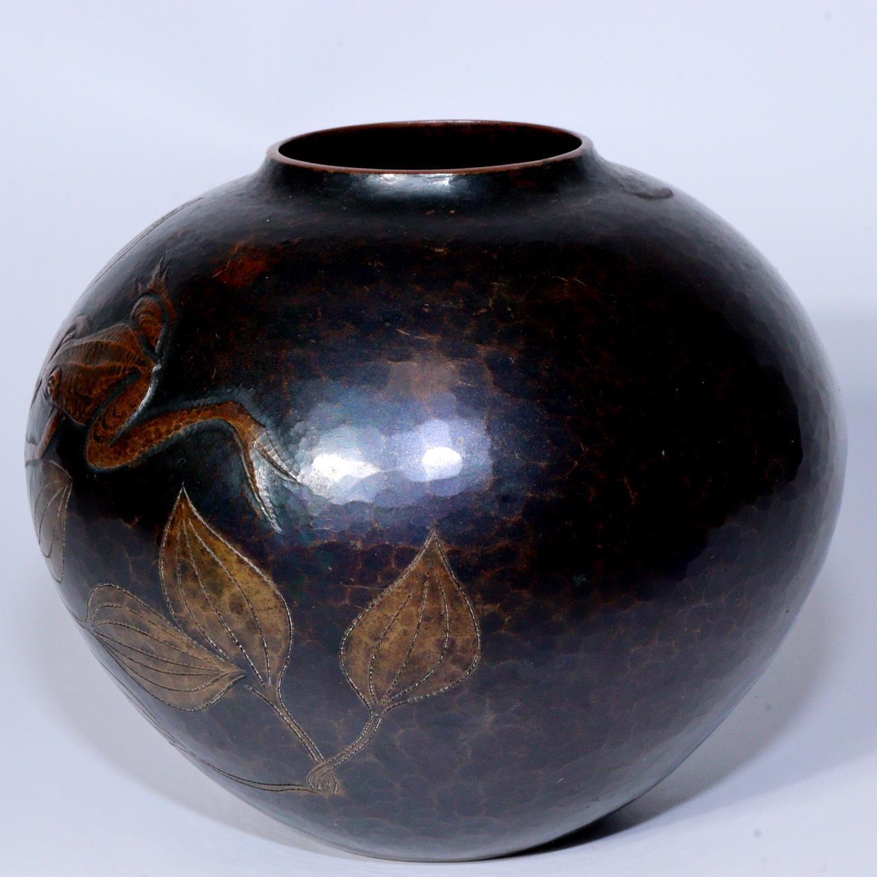Unique Hand-Hammered Bronze Vase with Frog and Leaves Design Japanese BV578