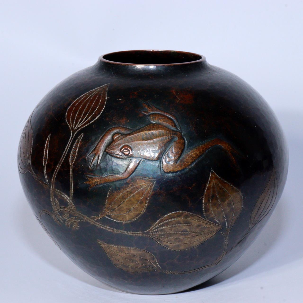 Unique Hand-Hammered Bronze Vase with Frog and Leaves Design Japanese BV578