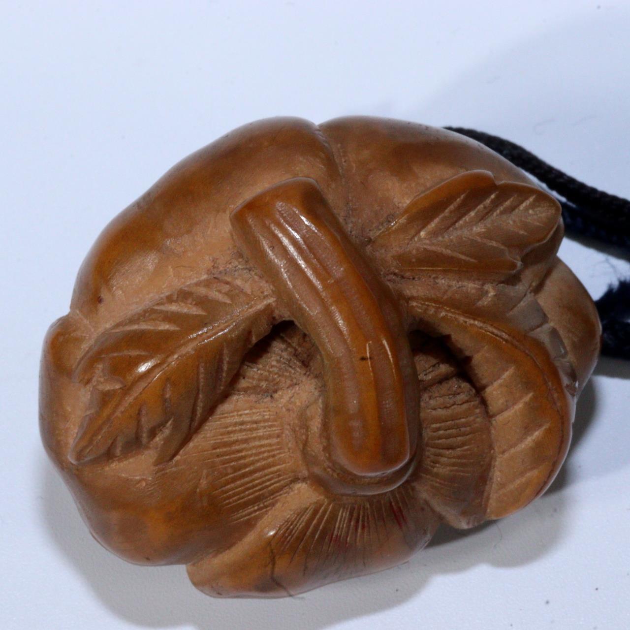 Japanese Antique Wooden Makie Inro Rabbit design Netsuke Ojime w / box INR102