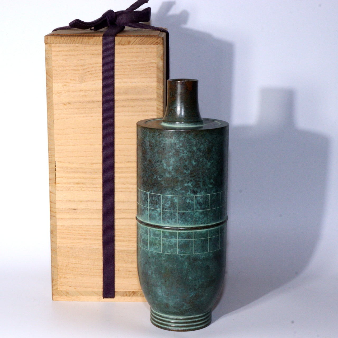 Japanese Bronze Vase Hasuda Shugoro Cultural Merit Awardee signed Box BV597