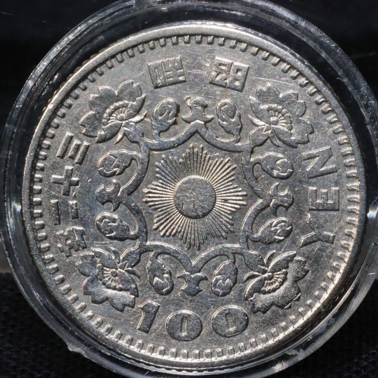 Japanese Numismatic charm 100 yen Coin money showa VG292