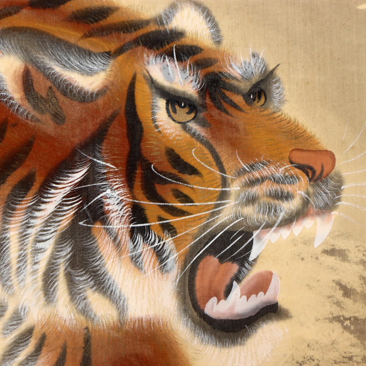 Japanese Hanging Scroll Kakejiku Tiger Painting on Silk with Signed Box ASO4083