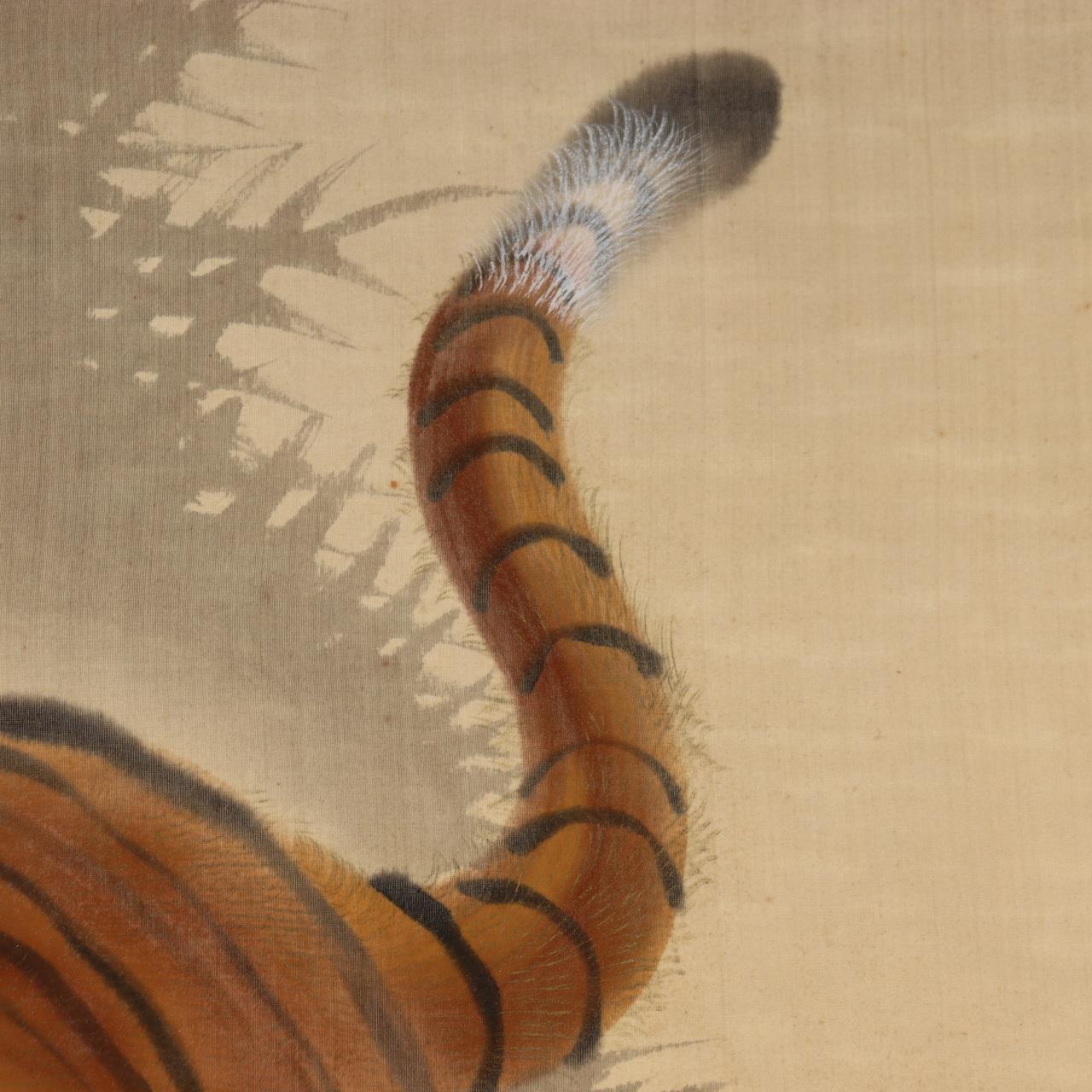 Japanese Hanging Scroll Kakejiku Tiger Painting on Silk with Signed Box ASO40816