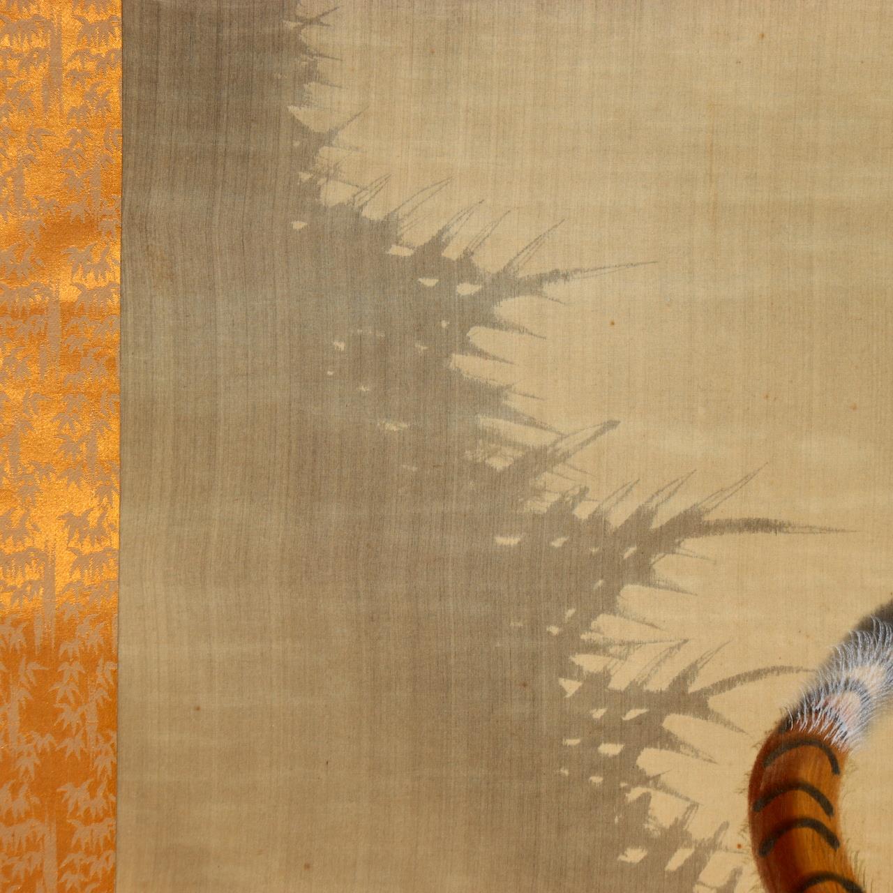 Japanese Hanging Scroll Kakejiku Tiger Painting on Silk with Signed Box ASO40818