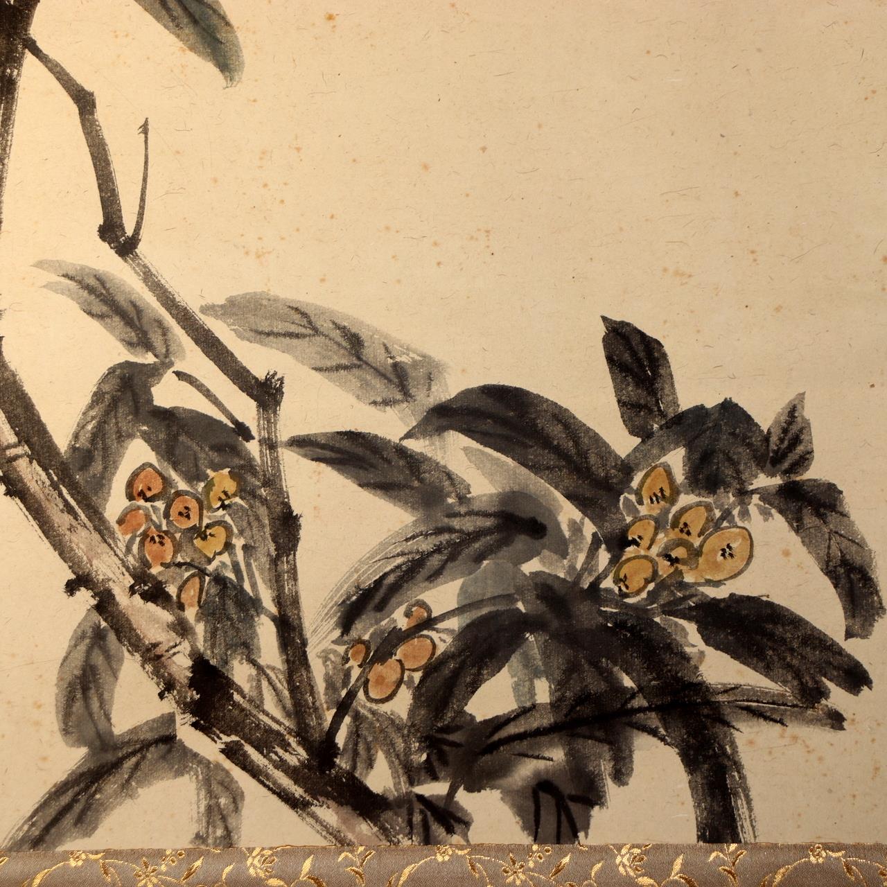 Japanese Hanging Scroll Kakejiku Crow and Loquat Ink Painting w / Box ASO4095