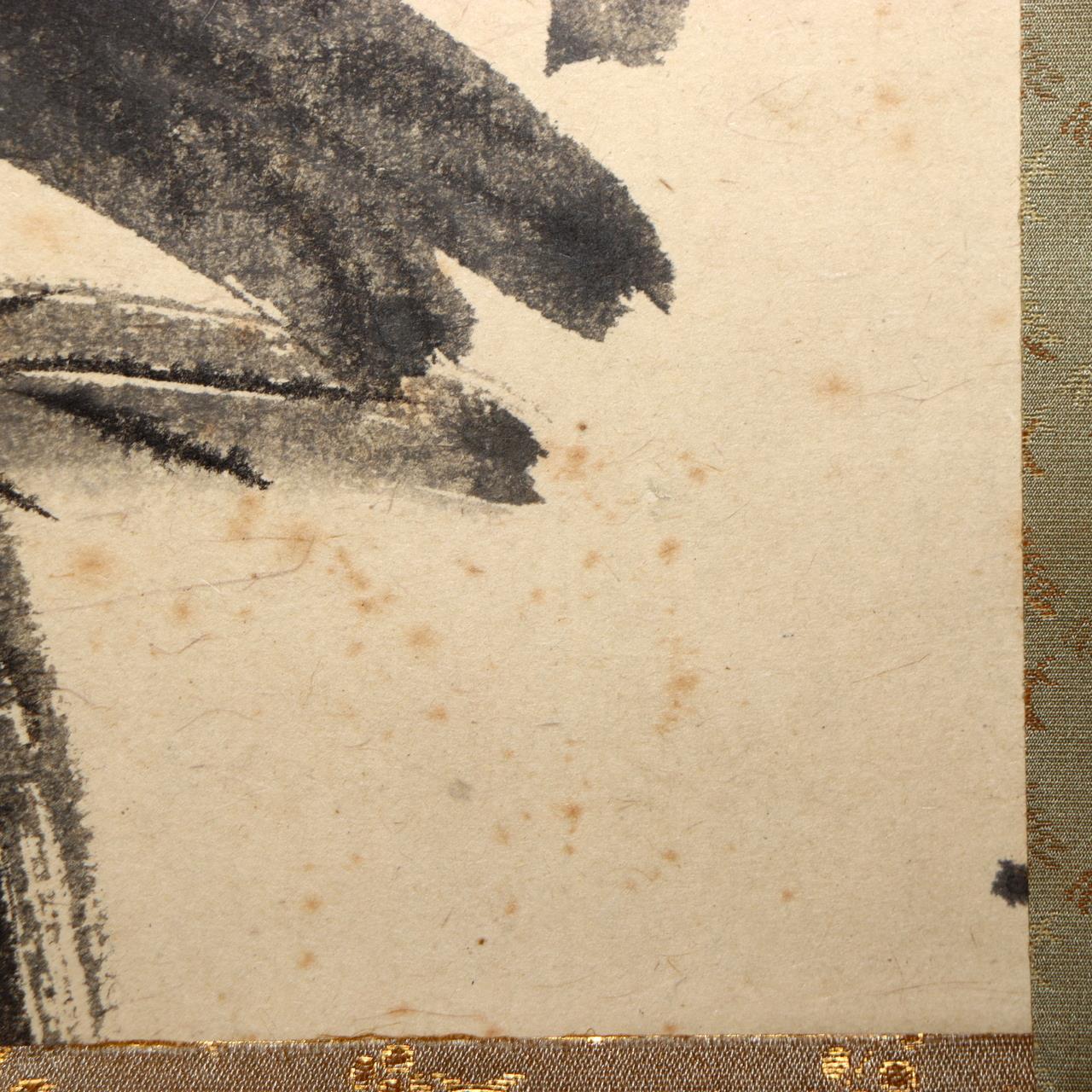 Japanese Hanging Scroll Kakejiku Crow and Loquat Ink Painting w / Box ASO40911