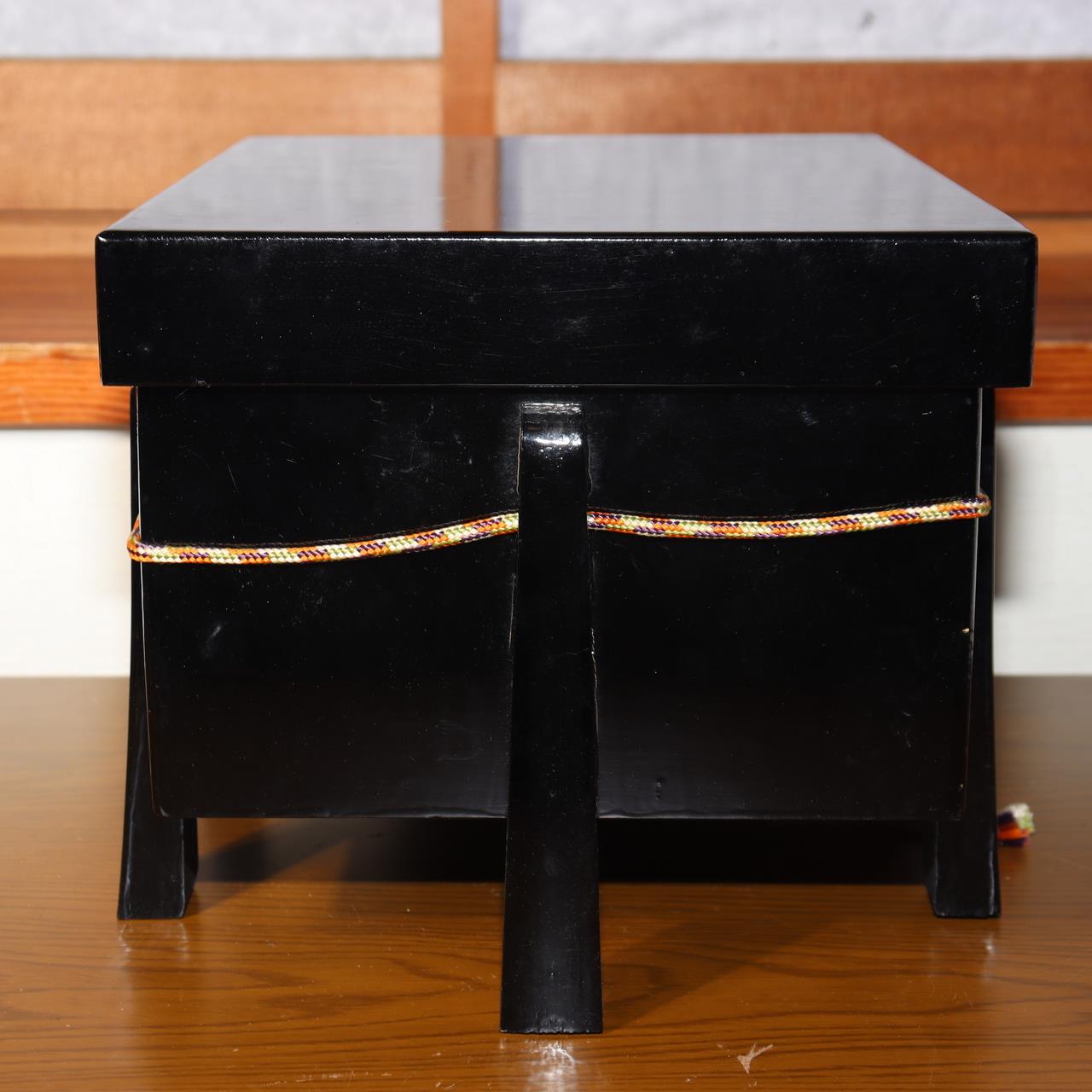 Japanese Samurai Kabuto Helmet Ornament with Stand & Black lacquer Box May Doll23