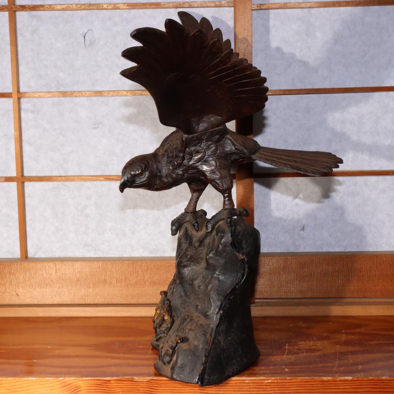 Japanese Vintage Iron Hawk figurine Ornament BOS772
