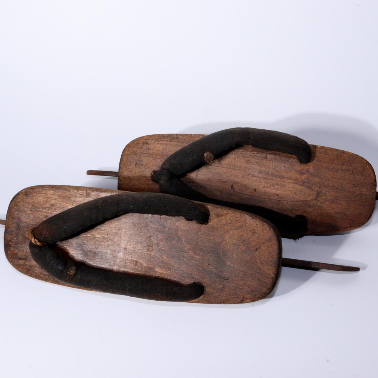 Antique Ice skating shoes wooden Geta Clogs Skates Japanese blacksm Signed WO376