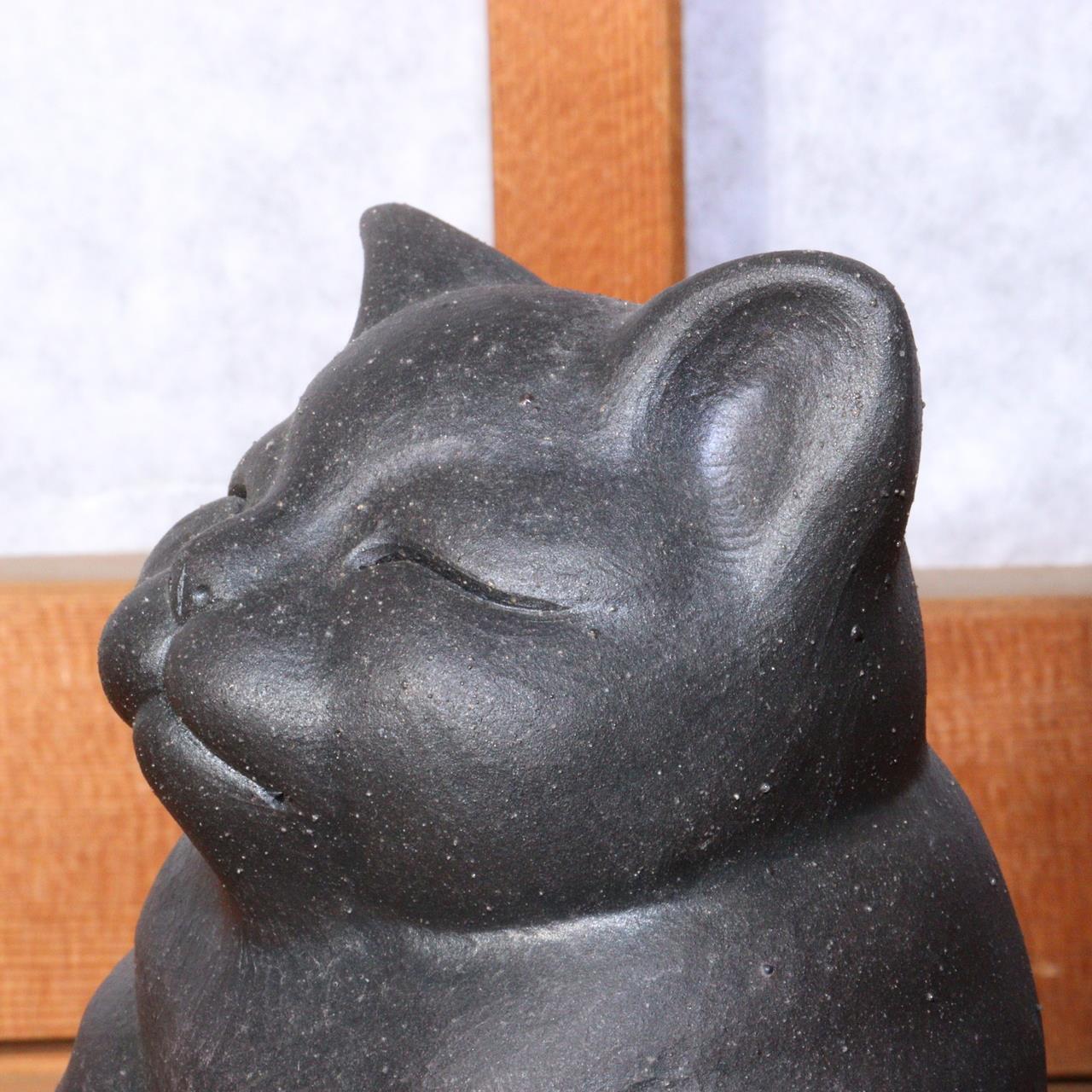 Japanese Pottery Cat ornament figurine okimono signed Maneki neko PO34