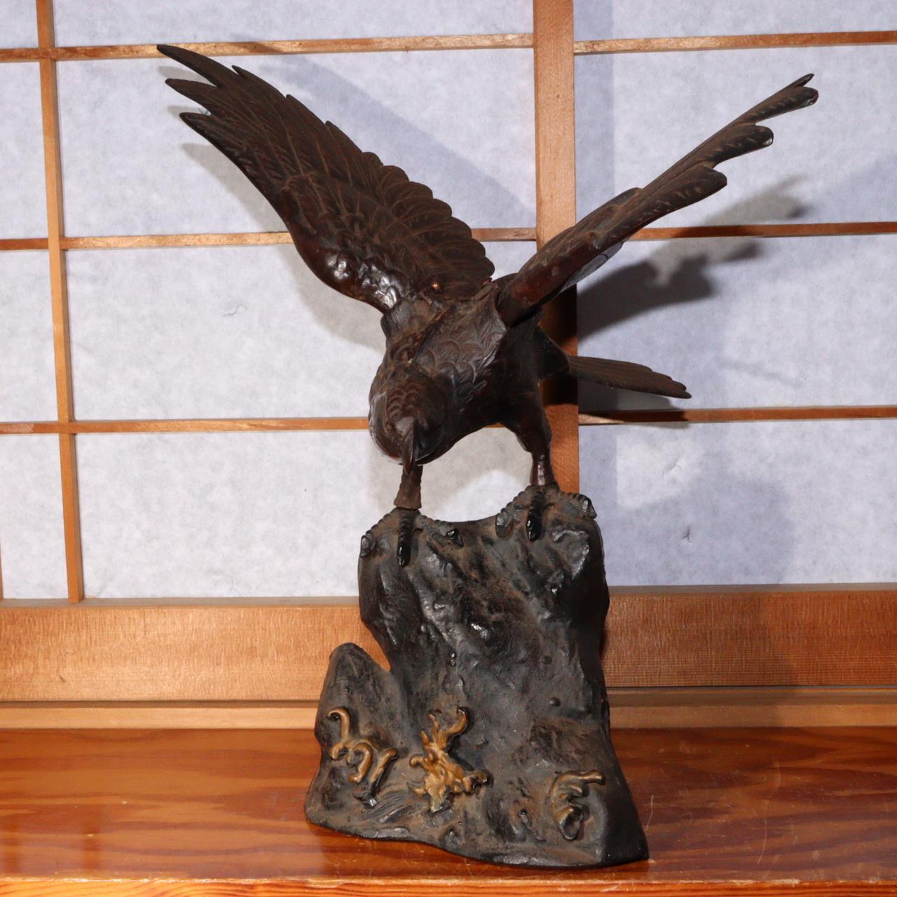 Japanese Vintage Iron Hawk figurine Ornament BOS772