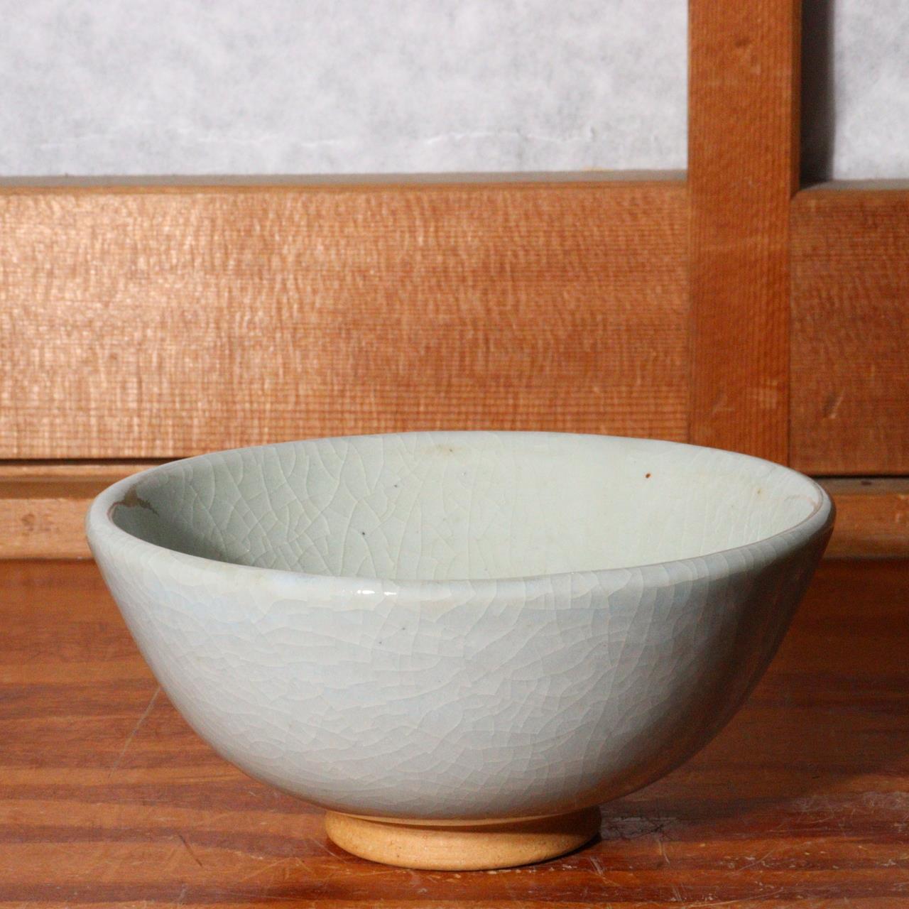 Japanese Uno Soyo celadon Tea Bowl Ceramic Artist signed w / box PCP196