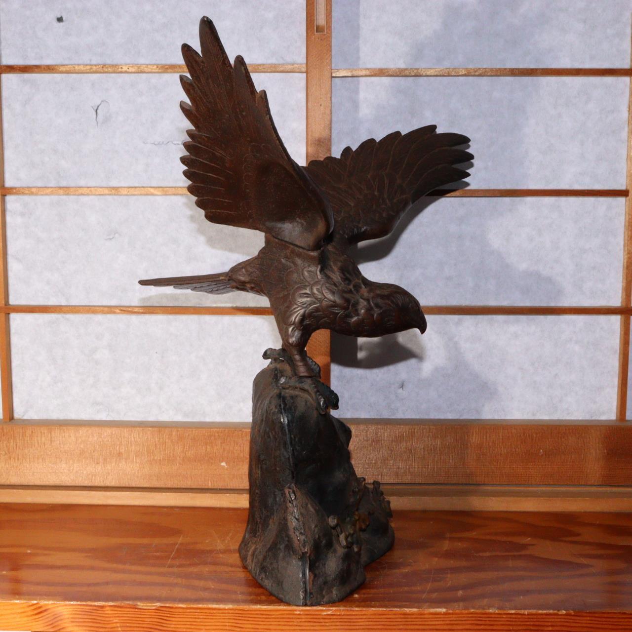 Japanese Vintage Iron Hawk figurine Ornament BOS772