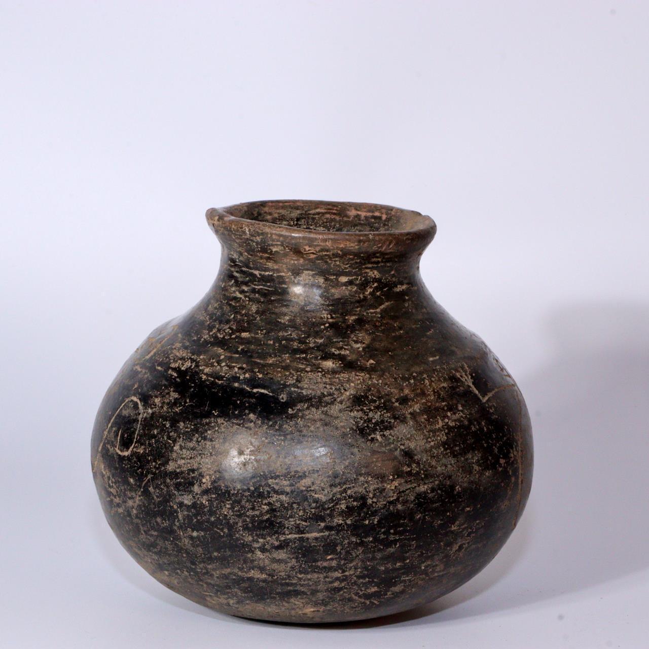 Pre-Inca South American Pottery with Unique Line Engraving vase Jar Antique MV13