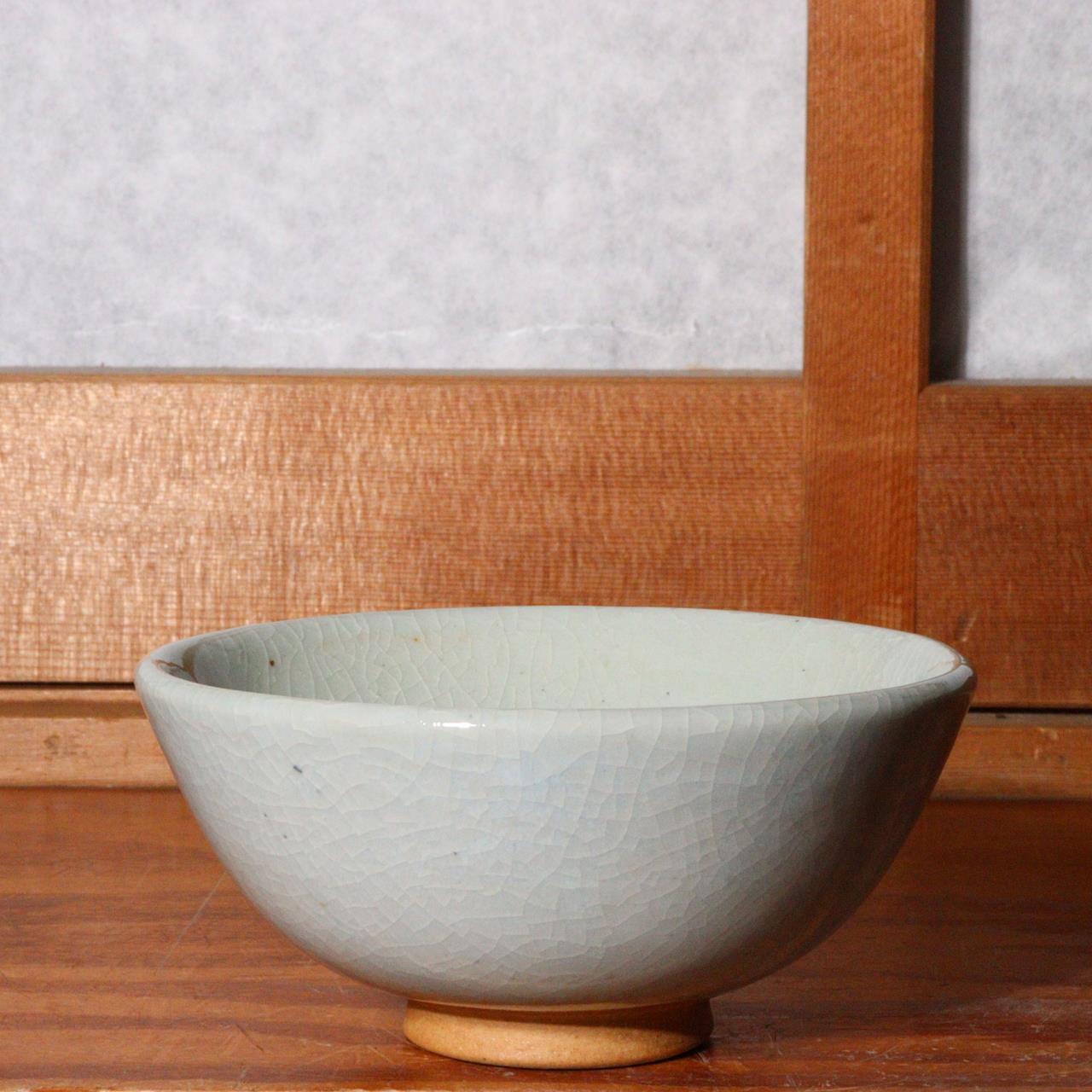 Japanese Uno Soyo celadon Tea Bowl Ceramic Artist signed w / box PCP196