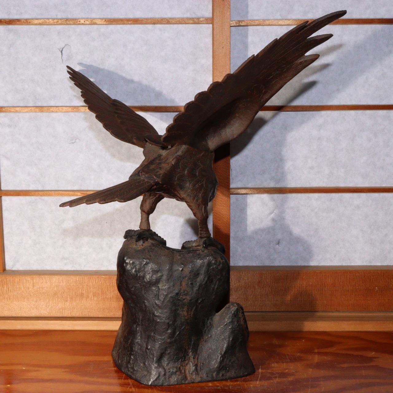 Japanese Vintage Iron Hawk figurine Ornament BOS772
