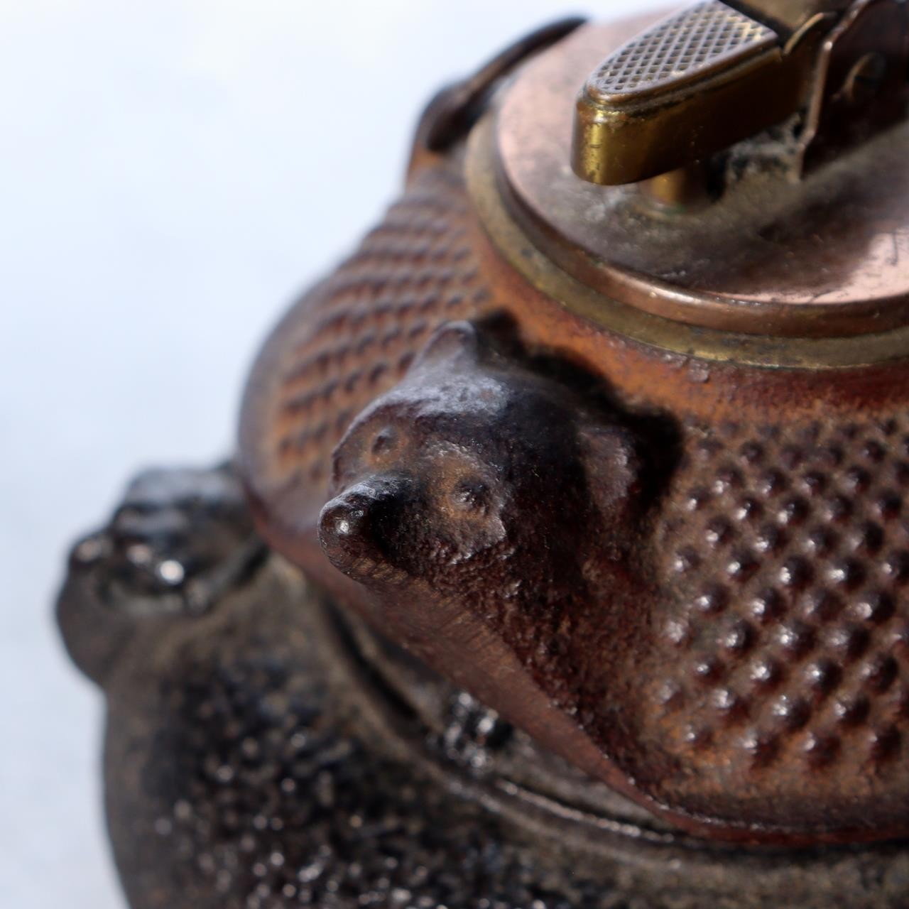 Vintage Japanese Cast Iron Tanuki "Bunbuku Chagama" Desk Lighter & Ashtray Set5