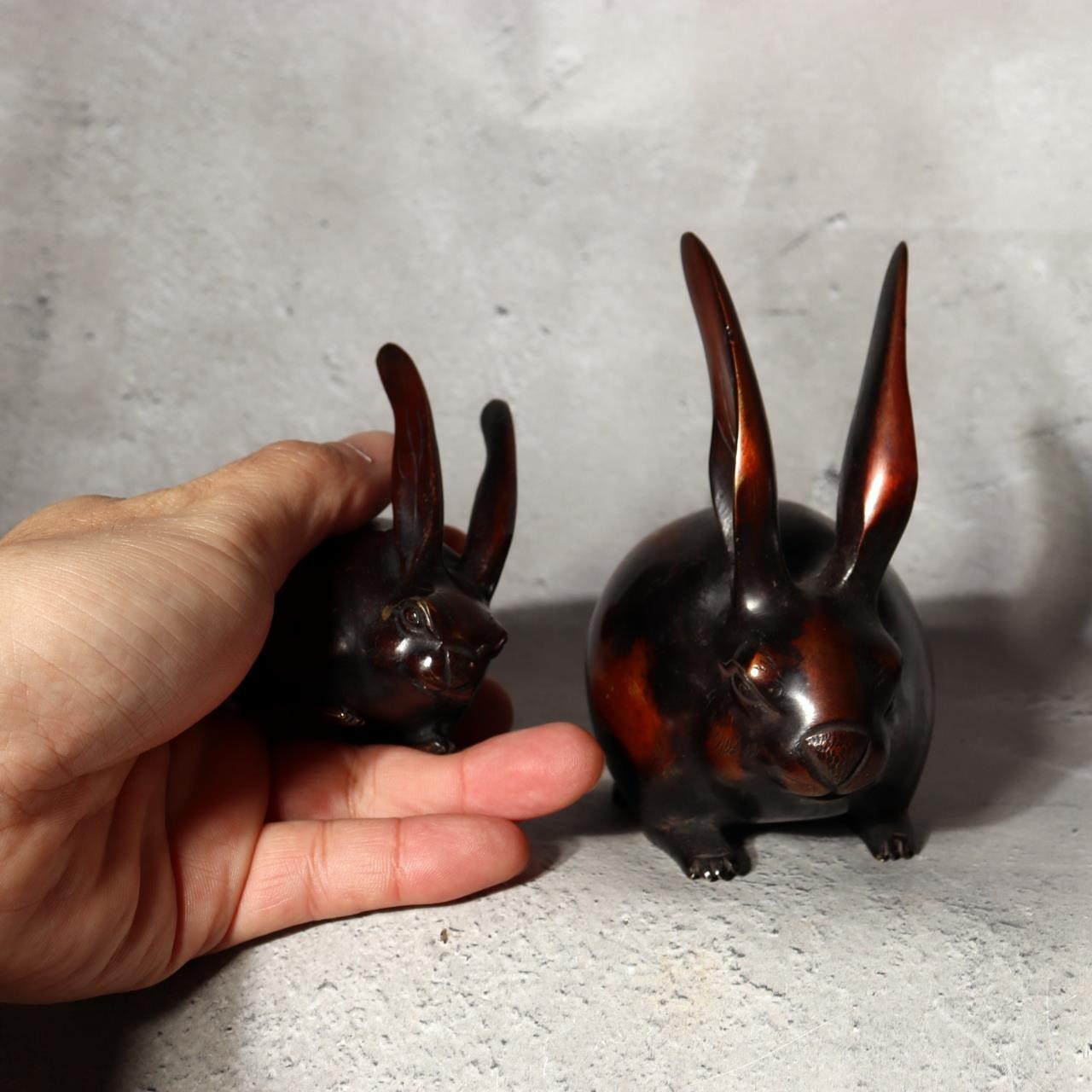 Japanese Bronze Rabbit Pair Okimono Statue Figurine Mottled Red Patina Zen6