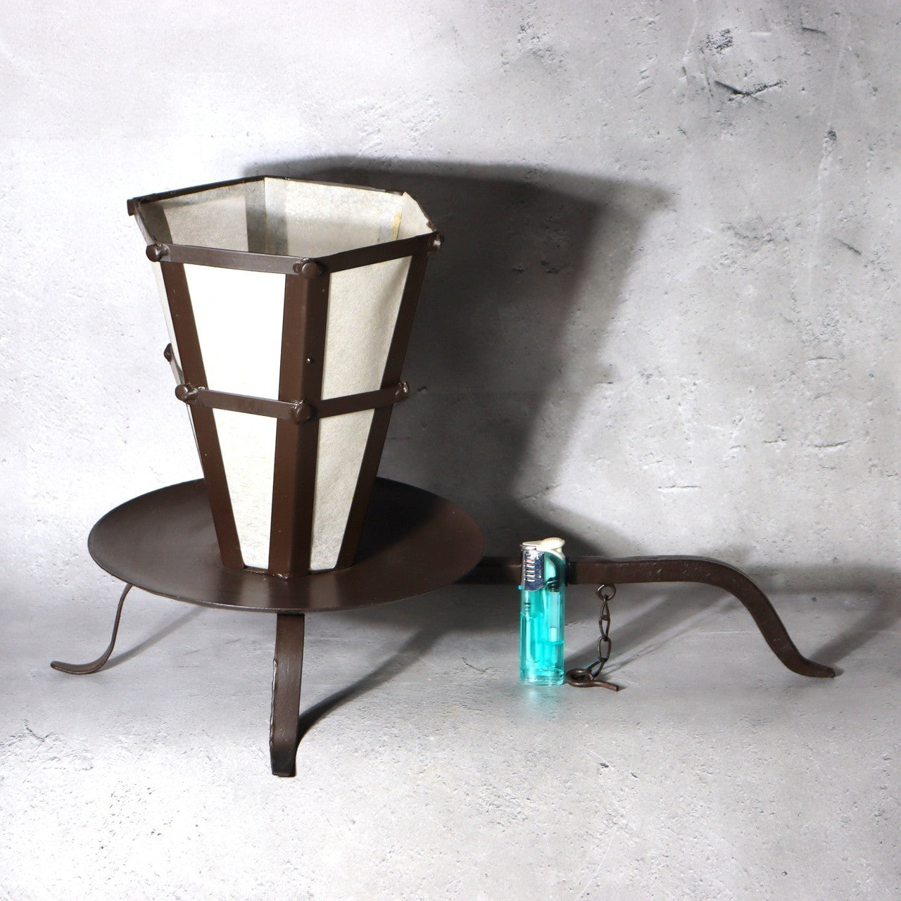Japanese-Style Lantern Object with Shikomi-Inspired Removable Iron Handle5