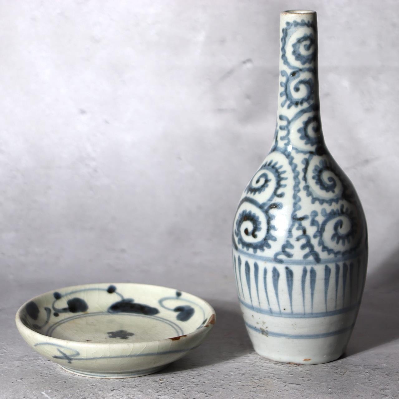Antique Japanese Imari Sometsuke Set  Tako Karakusa Slender Vase & Kozara Plate4