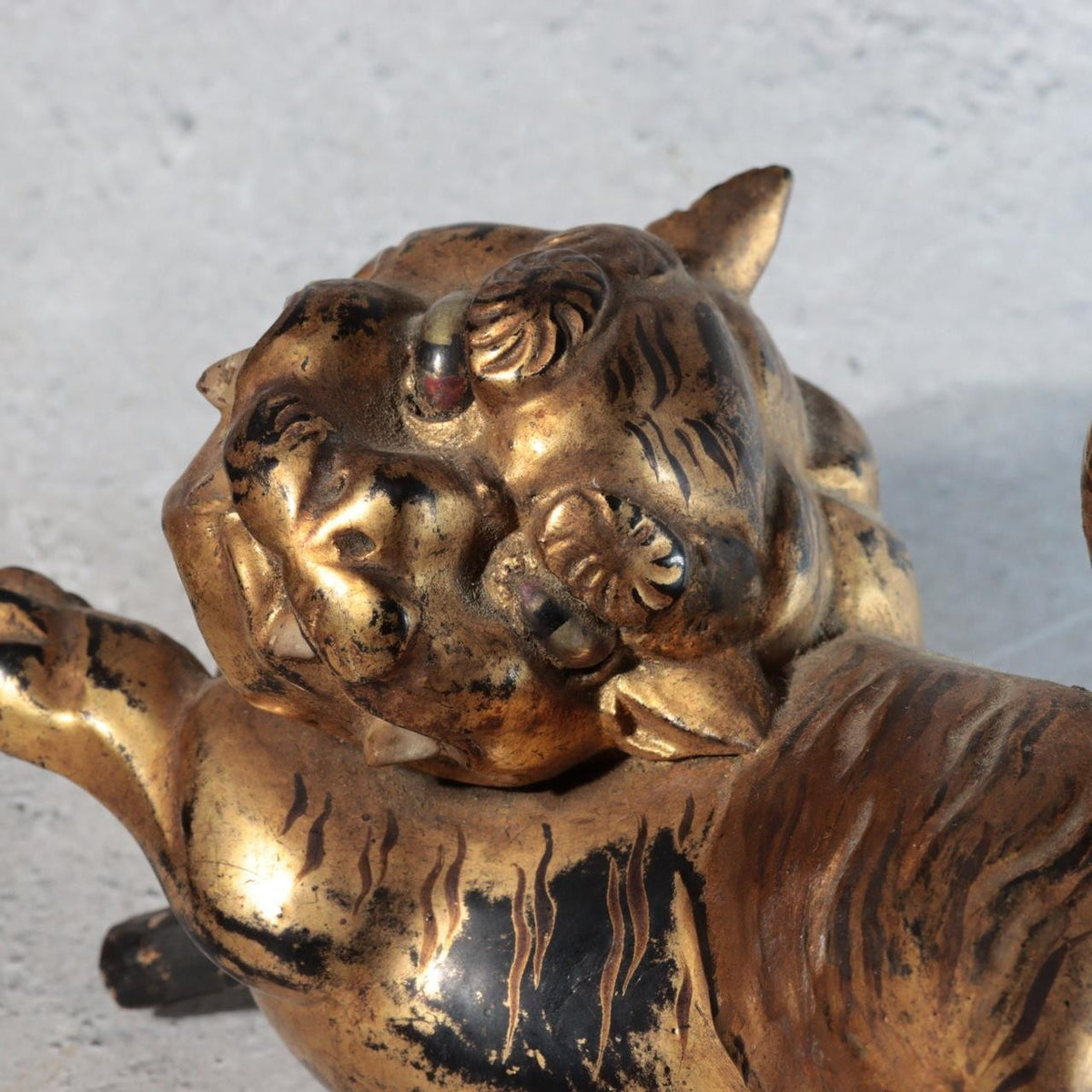 Antique Edo Gilt Wood Neko Tora Cat Tiger Samurai Kabuto Maedate Helmet Crest3