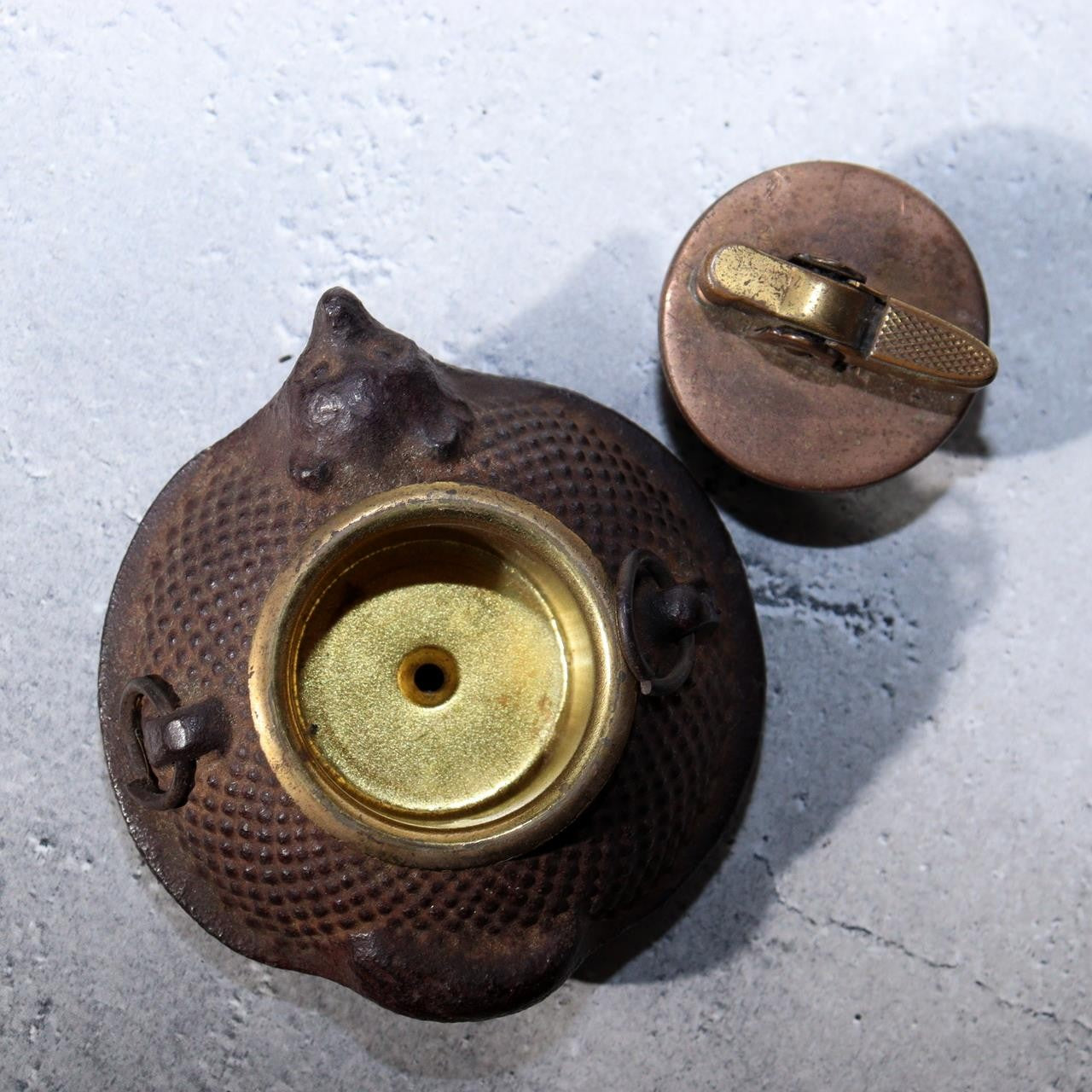 Vintage Japanese Cast Iron Tanuki "Bunbuku Chagama" Desk Lighter & Ashtray Set4