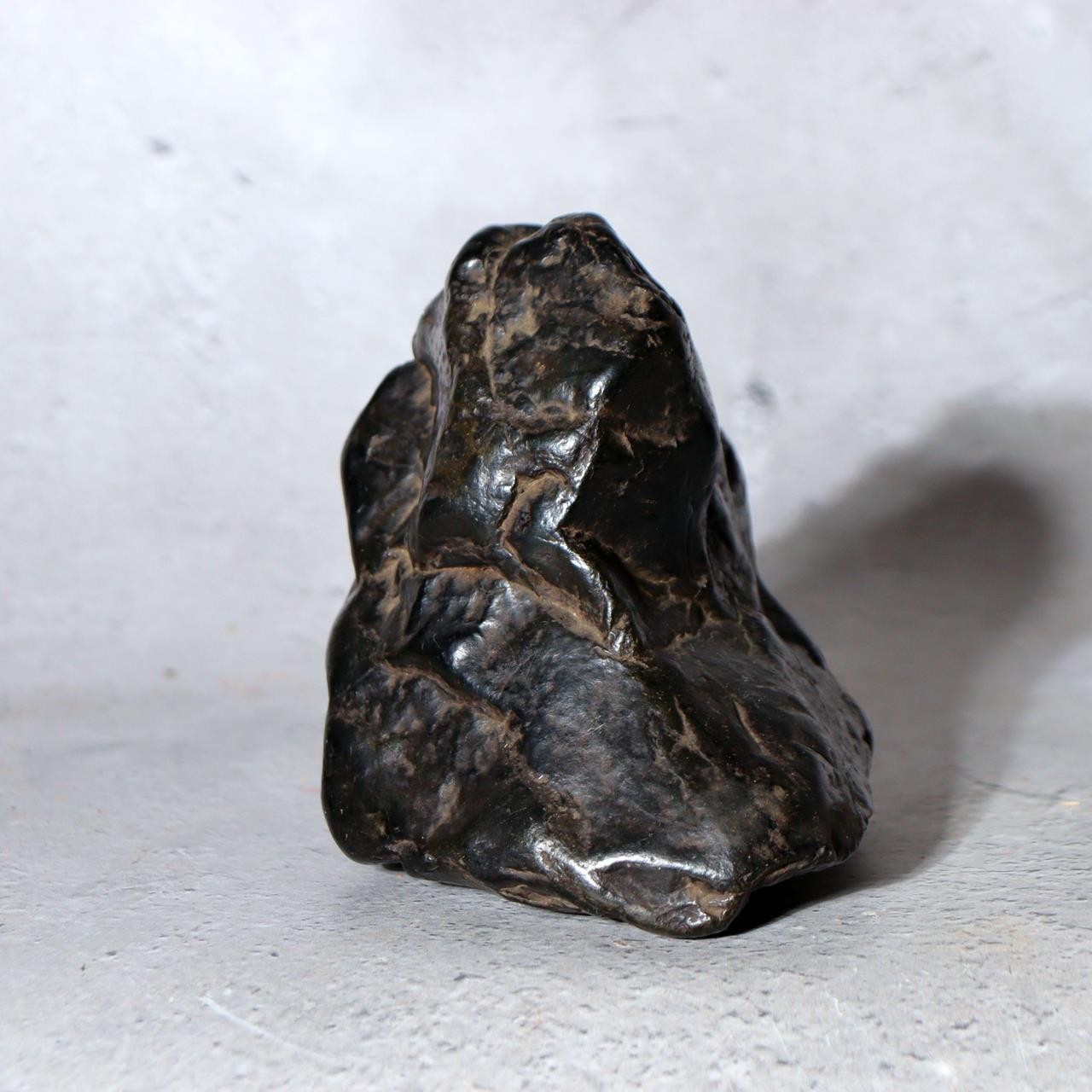 Japanese Suiseki Viewing Stone Black Mountain Peak Yamagata-ishi White Veins4