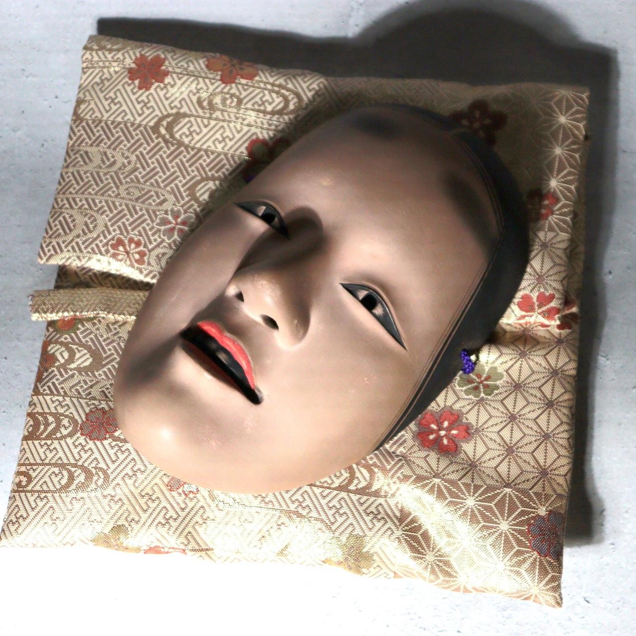 Japanese Carved Wooden Noh Mask Young Woman Antique Finish with Bag MSK5498