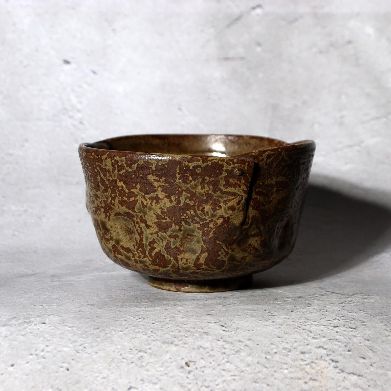 Unique Modern Japanese Studio Pottery Henkei Chawan Rivet-Like Tea Bowl 170g3