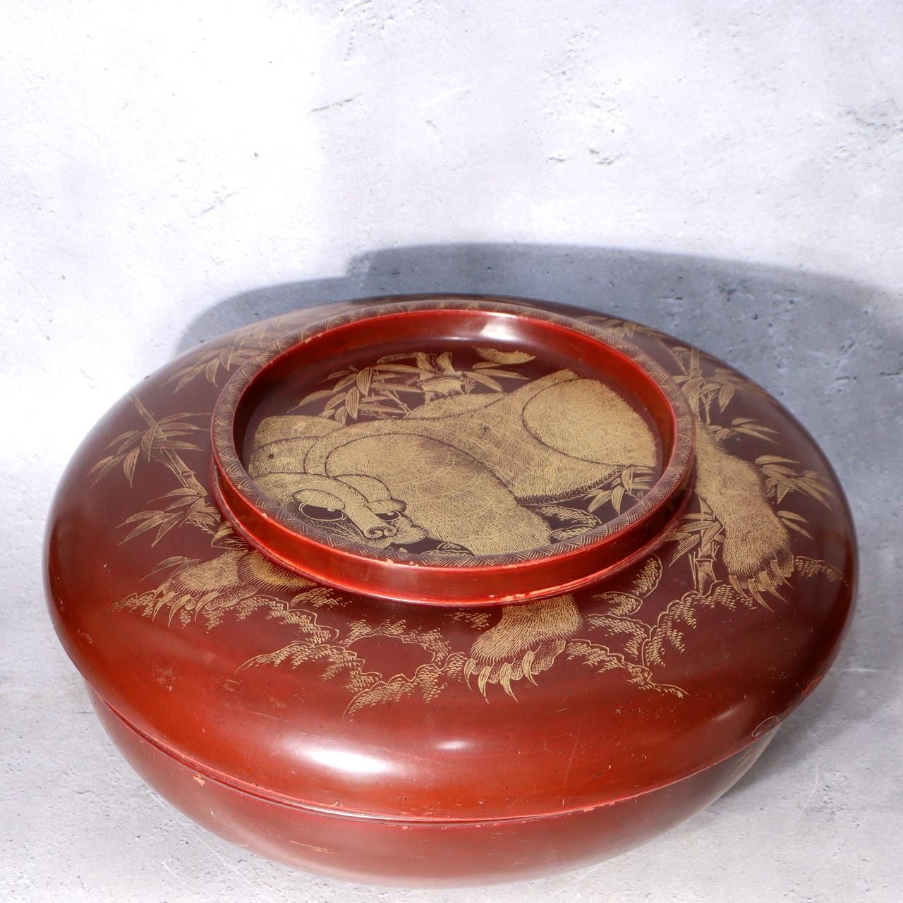 Vintage Japanese Lacquerware Large Lidded Bowl Neko Tora Tiger Bamboo WO6022