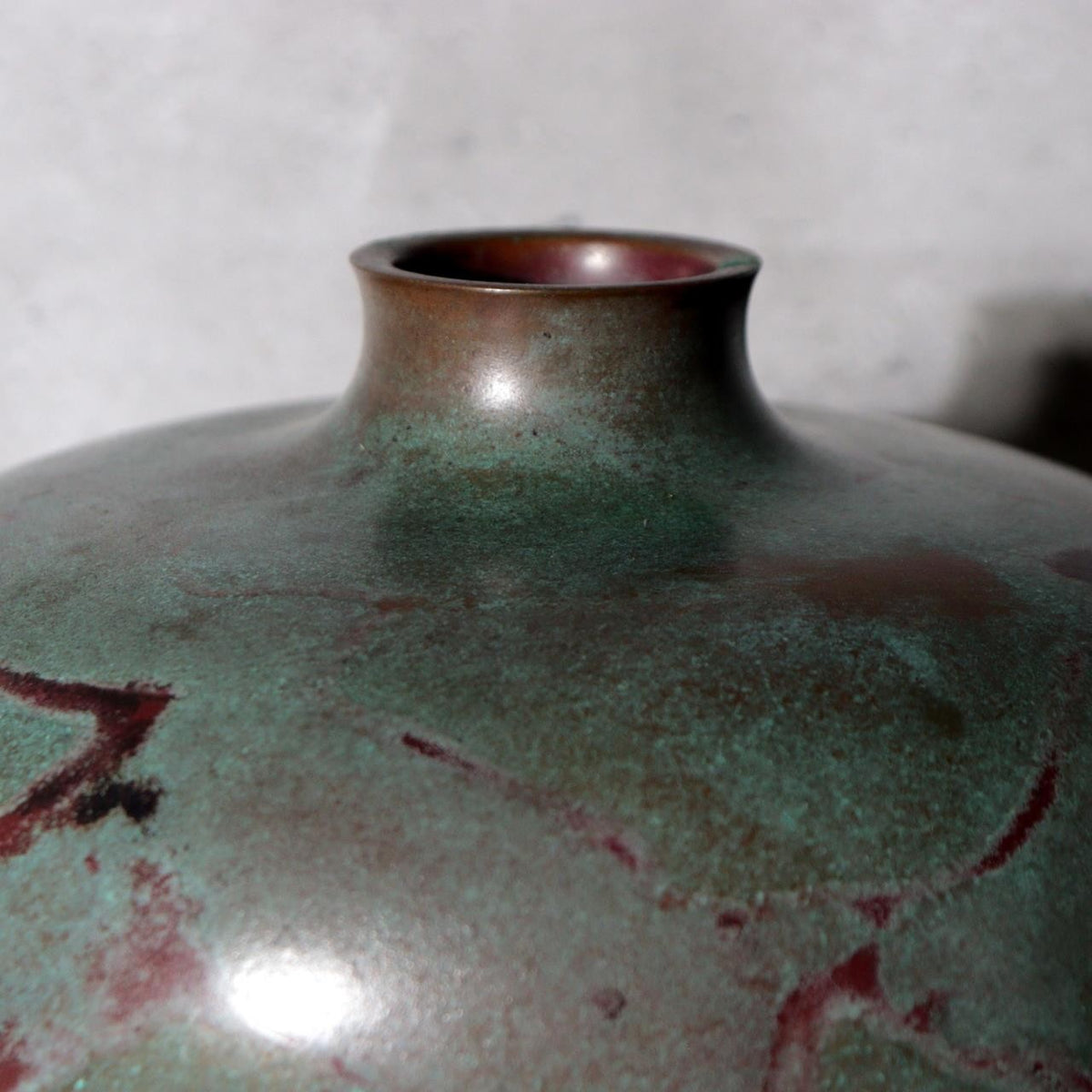 Japanese Takaoka Bronze Flat Round Vase Kankei Hanya Mottled Patina Tomobako4