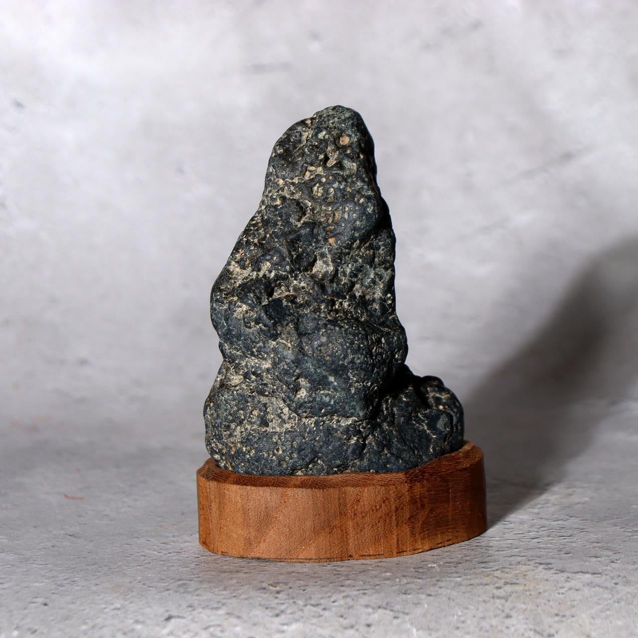 Japanese Suiseki Viewing Stone Standing Mountain Sugata-ishi Natural Formation5