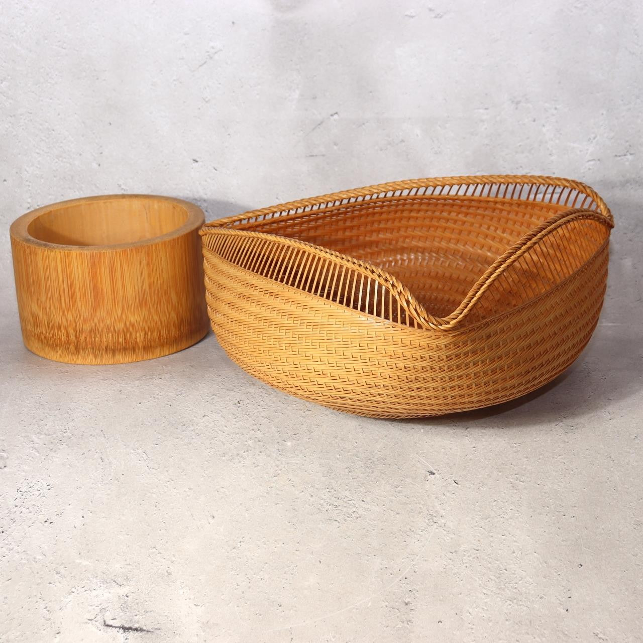 Japanese Bamboo Flower Basket Vase Hanakago Signed Chagetsu Ikebana Woven WO5235