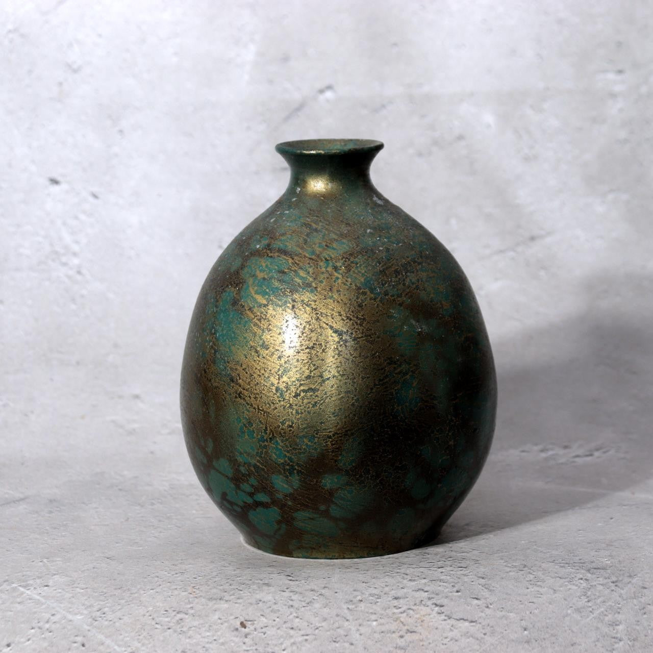 Japanese Bronze Bud Vase Green and Gold Patina Flower Holder BV7762