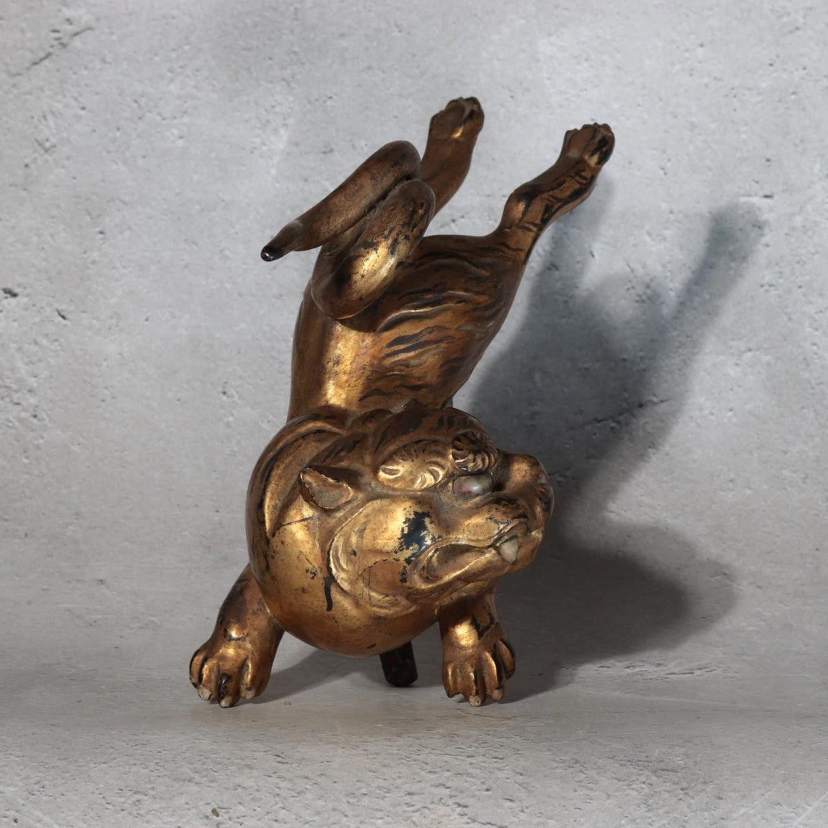 Antique Edo Gilt Wood Neko Tora Cat Tiger Samurai Kabuto Maedate Helmet Crest1