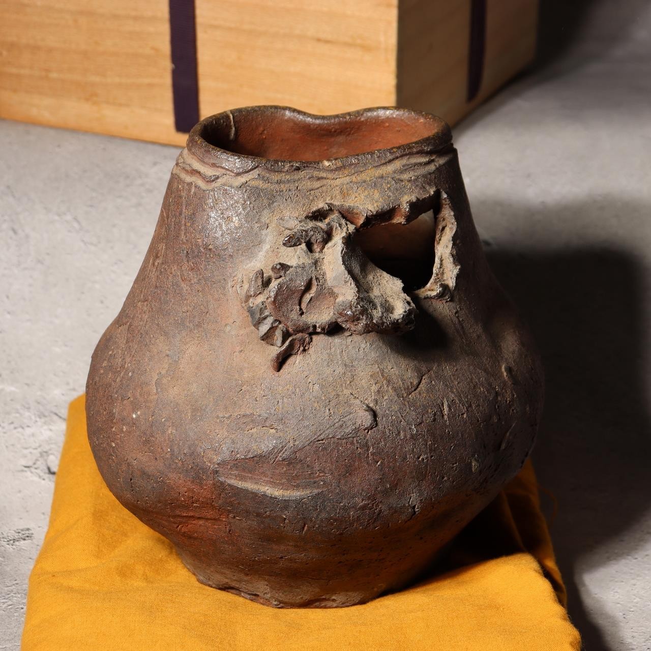 Japanese Pottery Flower Vase Crab Yaburebukuro Torn Sack Tokoname Rakuzan Style0