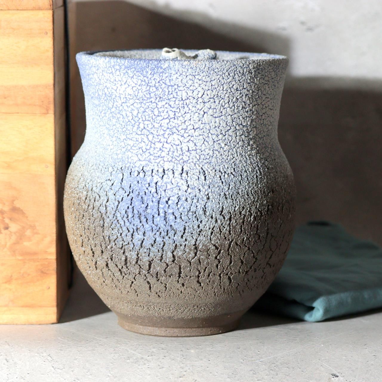 Japanese Studio Ceramic Mizusashi Water Jar Crawled Glaze Gradation pottery2