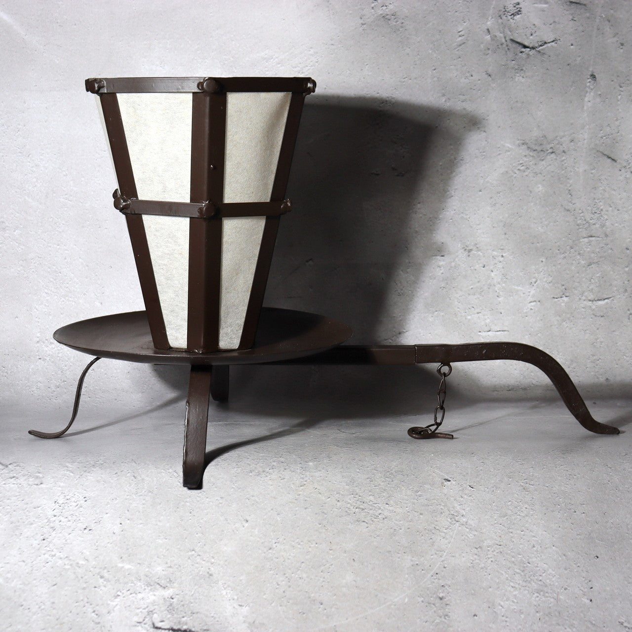 Japanese-Style Lantern Object with Shikomi-Inspired Removable Iron Handle15