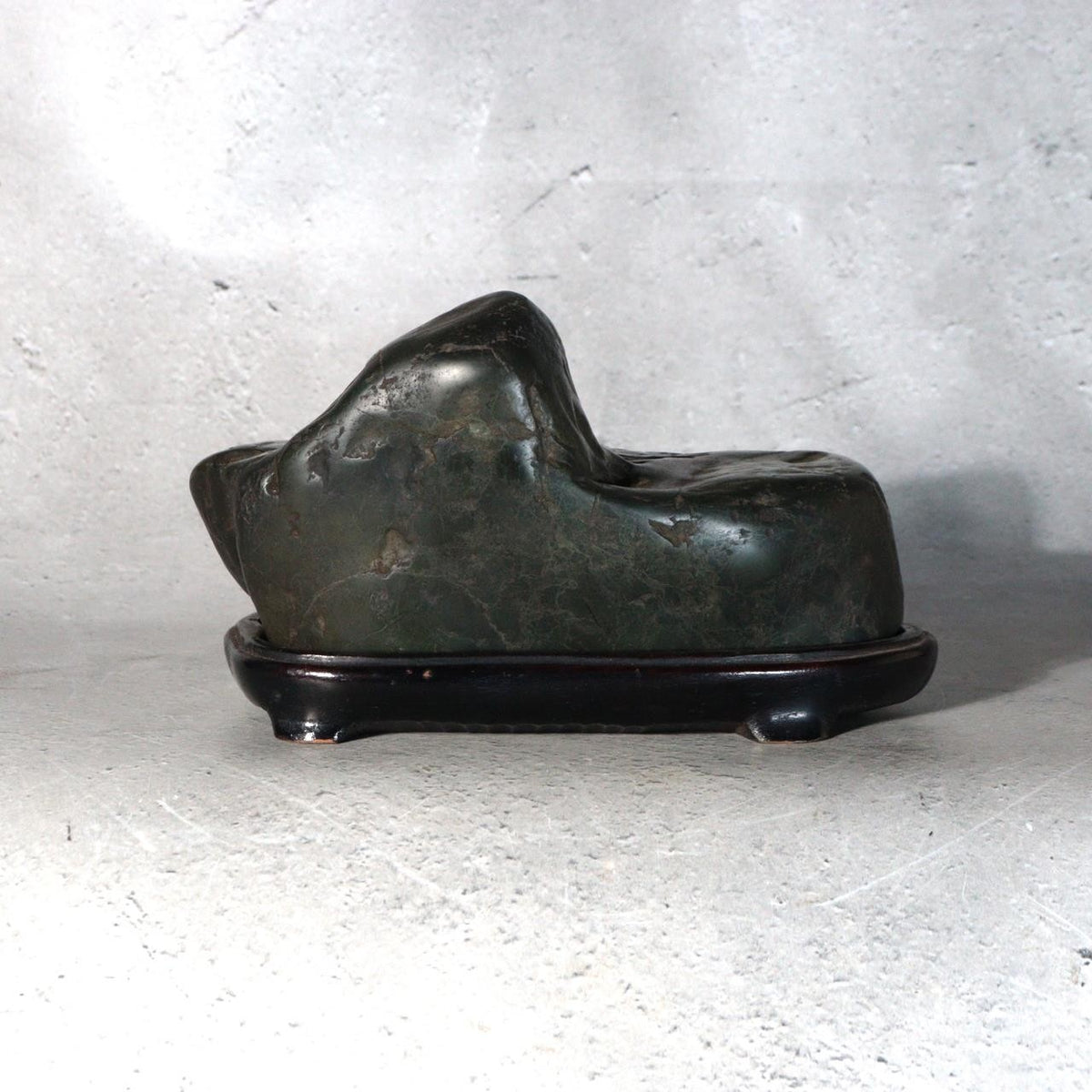 Vintage Japanese Kamuikotan Suiseki Viewing Stone Mountain Shape Daiza Box4
