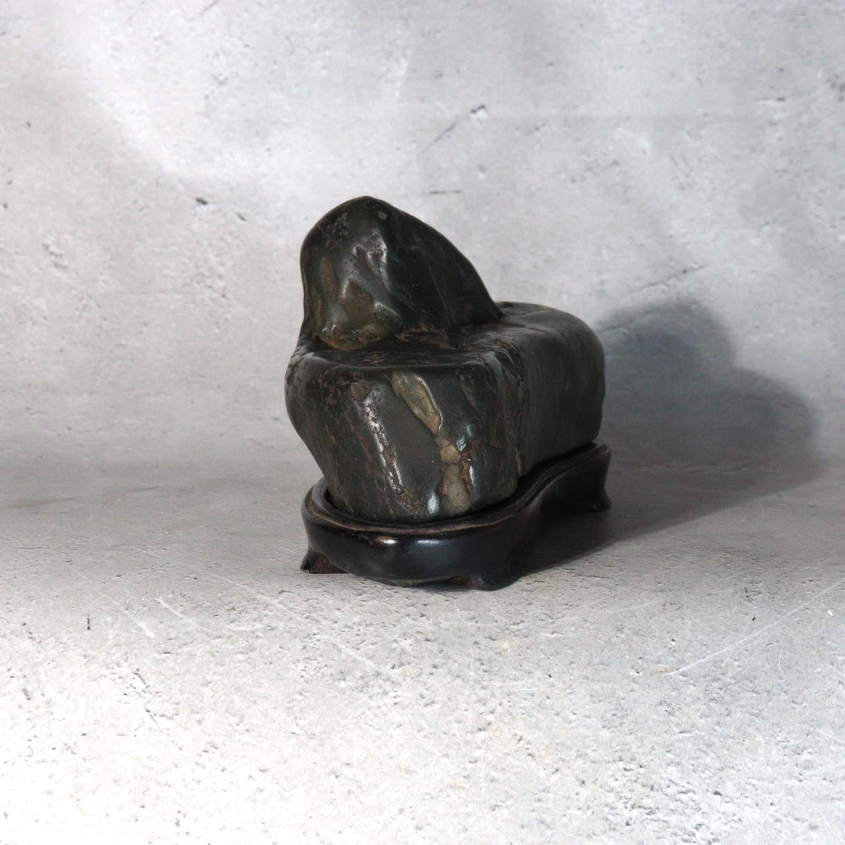 Vintage Japanese Kamuikotan Suiseki Viewing Stone Mountain Shape Daiza Box5