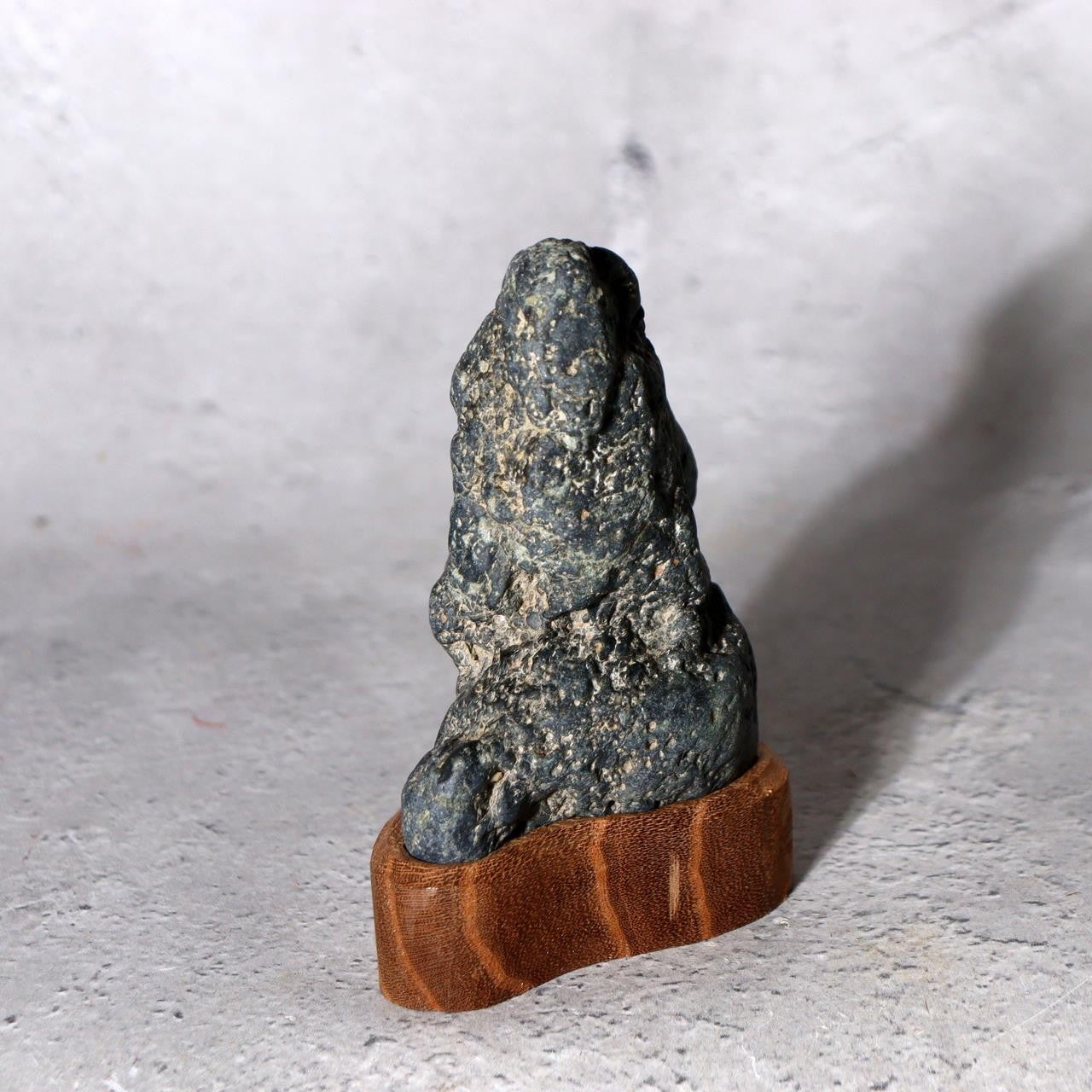 Japanese Suiseki Viewing Stone Standing Mountain Sugata-ishi Natural Formation2