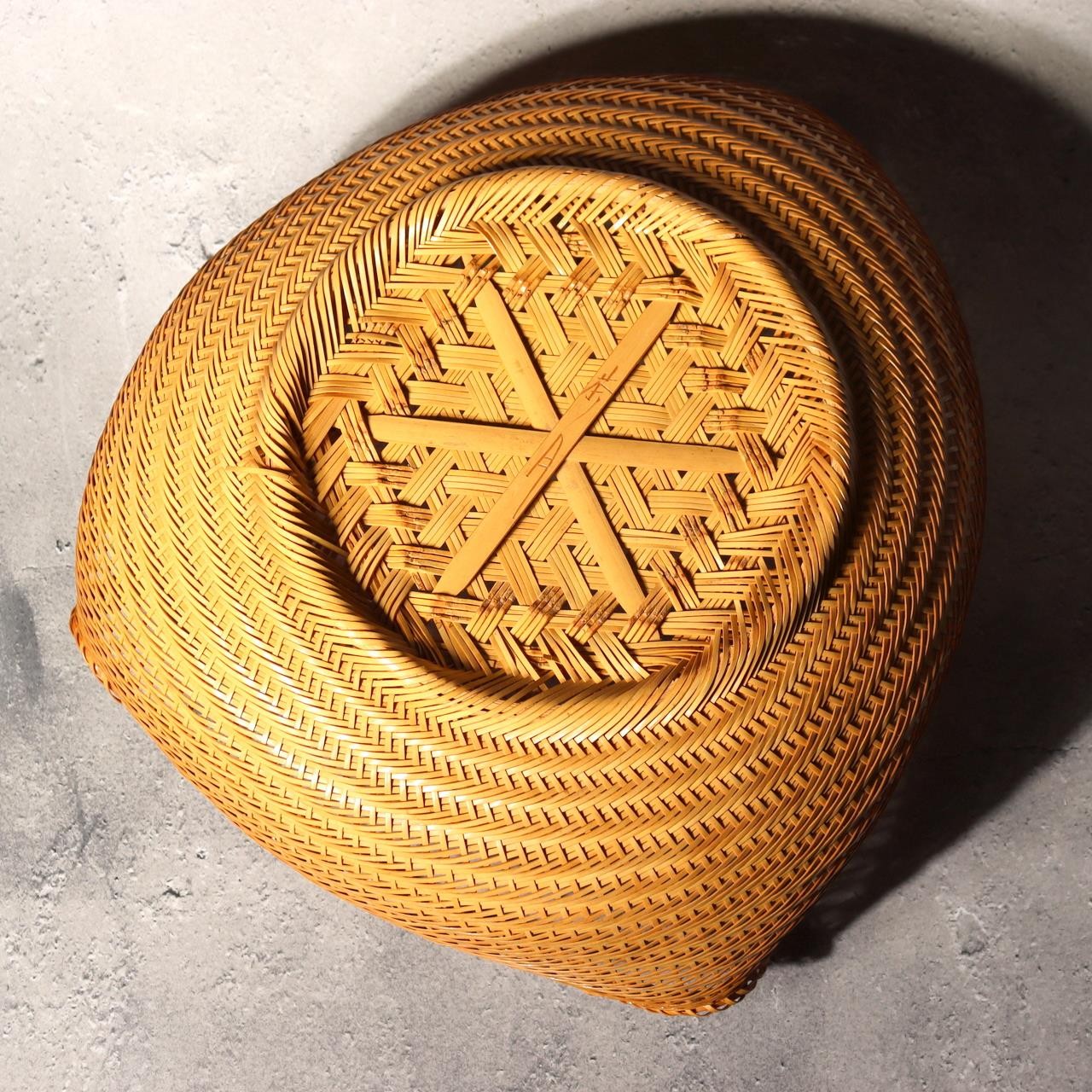 Japanese Bamboo Flower Basket Vase Hanakago Signed Chagetsu Ikebana Woven WO5233