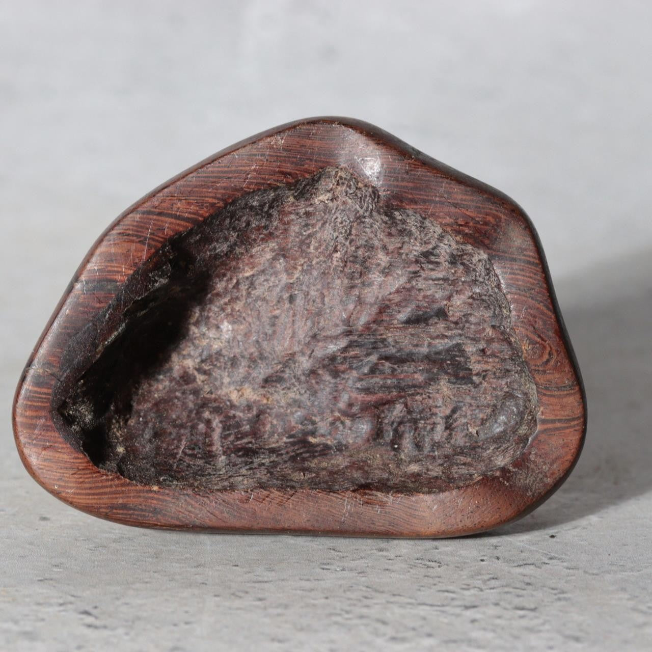 Japanese Suiseki Gifu Kikkaseki Chrysanthemum Stone Wooden Base SS2397