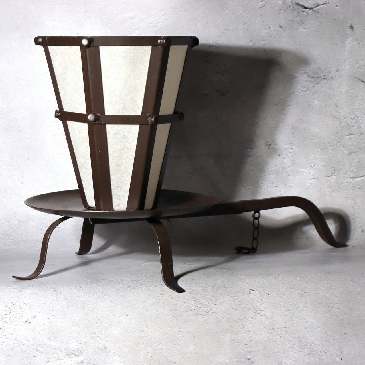 Japanese-Style Lantern Object with Shikomi-Inspired Removable Iron Handle1