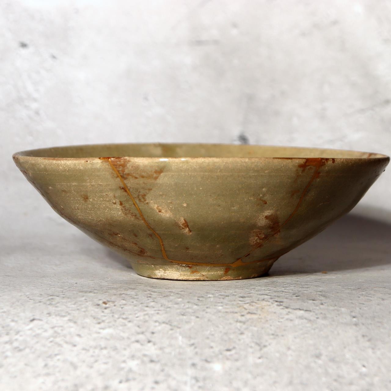 Antique Korean Celadon Bowl Goryeo Joseon Dynasty Gold Kintsugi Repair Box4