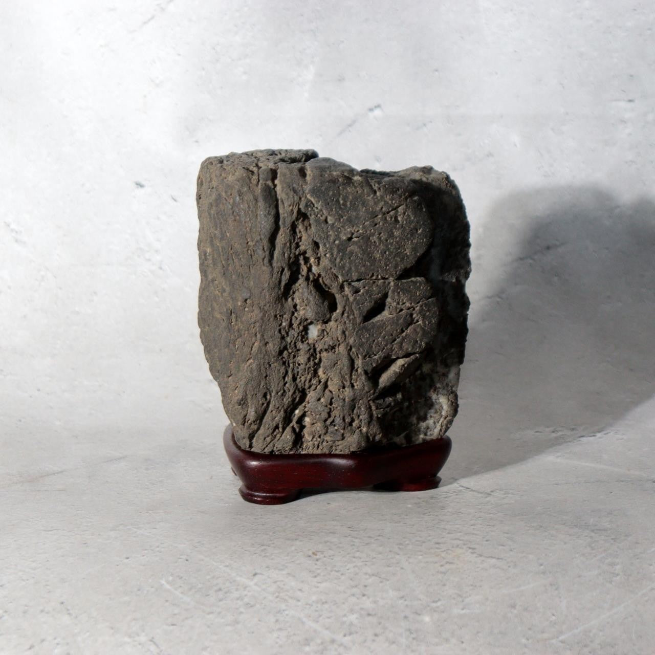 Kyoto Yase Maguro-ishi Natural Suiseki Viewing Stone Rosewood Base Box SS4610