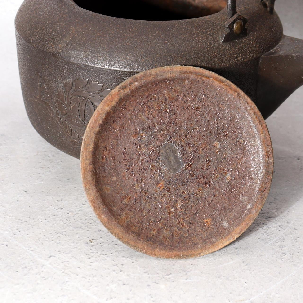 Japanese Antique Cast Iron Choshi Sake Kettles Set of 2 Kamon Inscription16