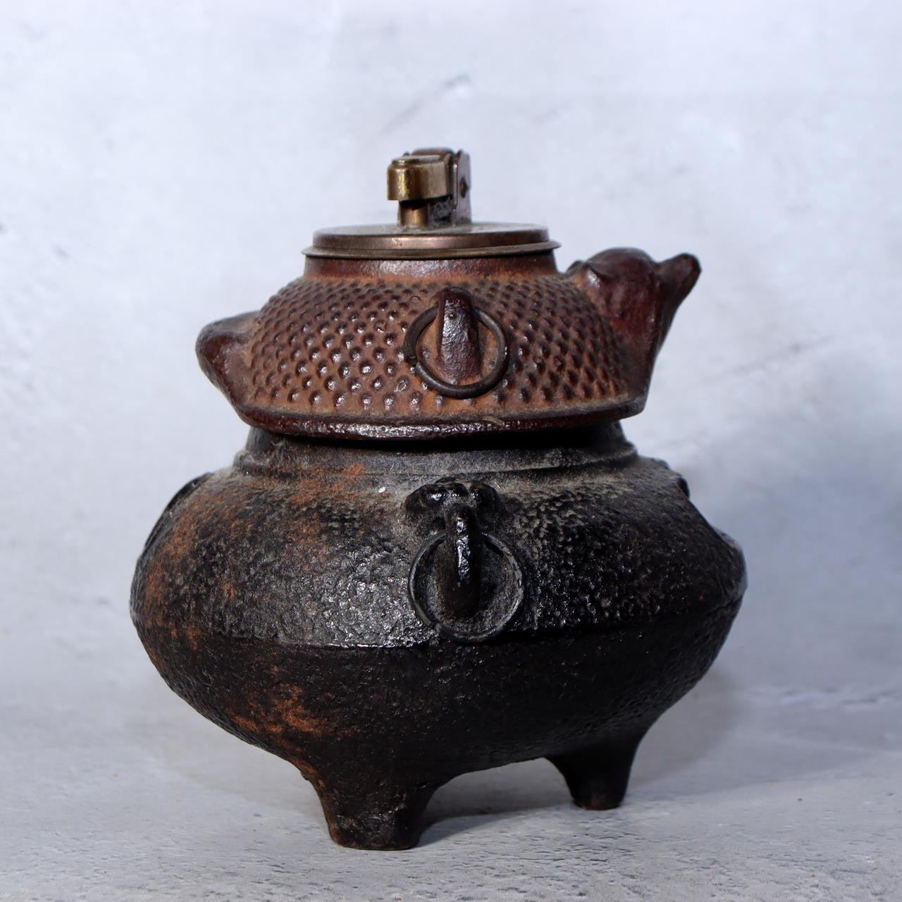 Vintage Japanese Cast Iron Tanuki "Bunbuku Chagama" Desk Lighter & Ashtray Set6